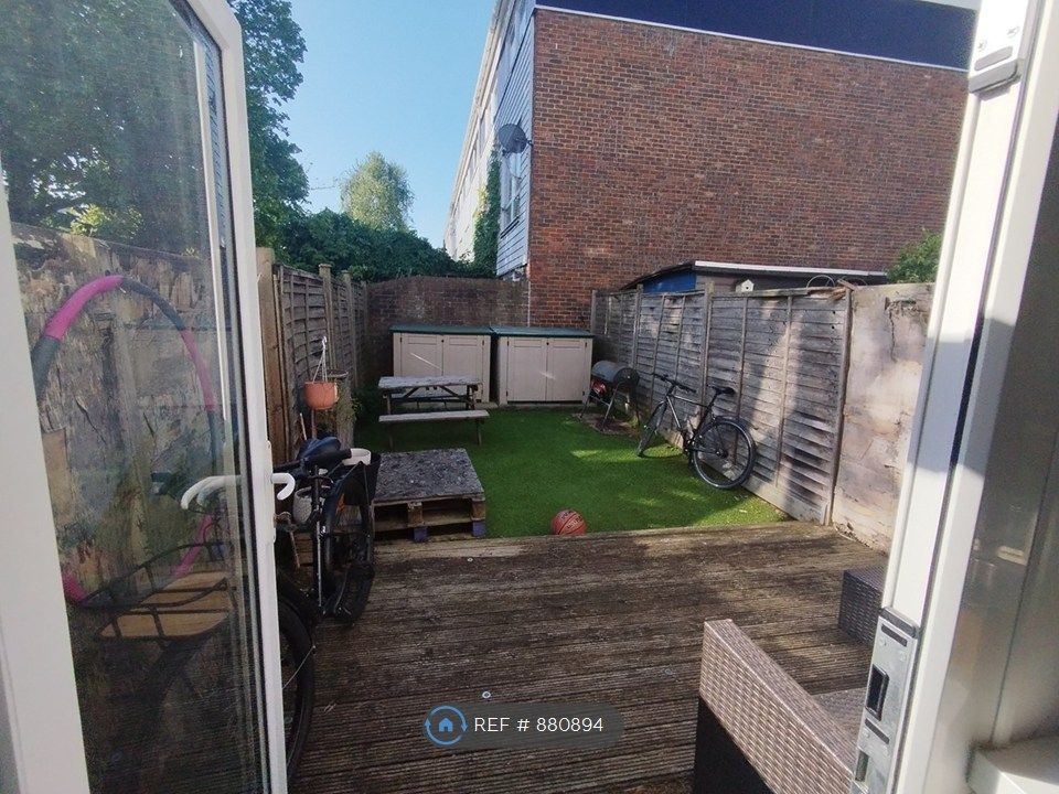 Property photo 3 of 11 Garden