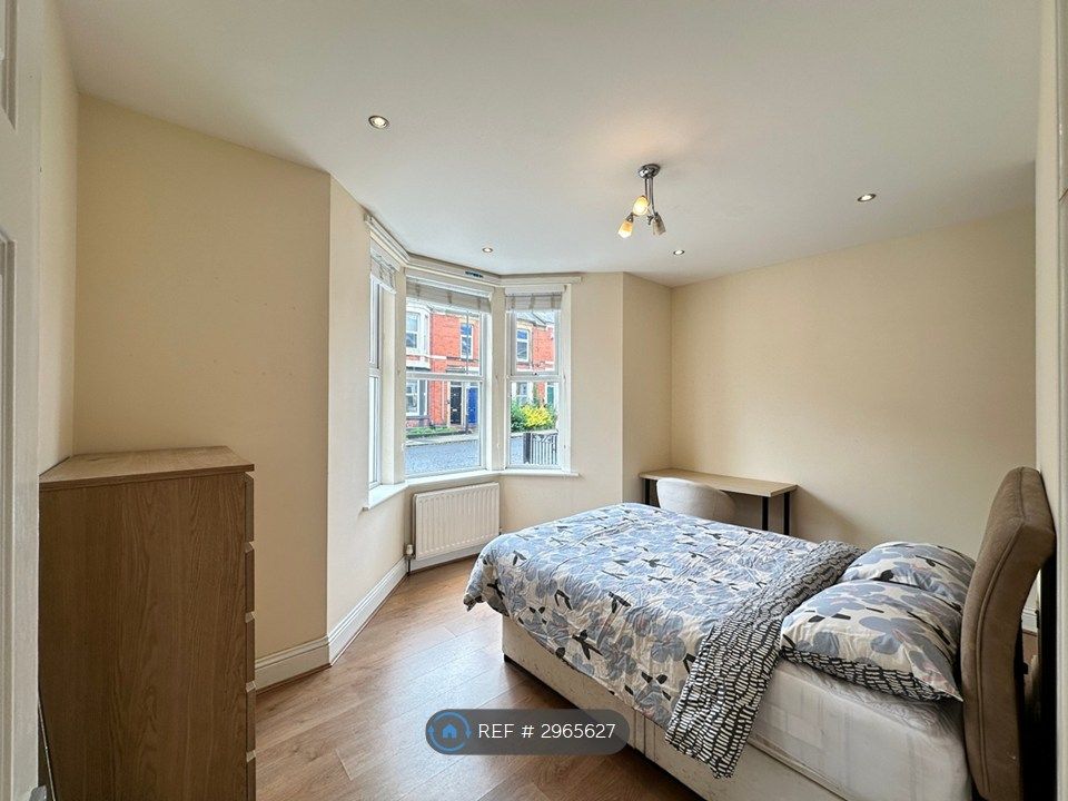 Property photo 1 of 34 Front Large Bedroom