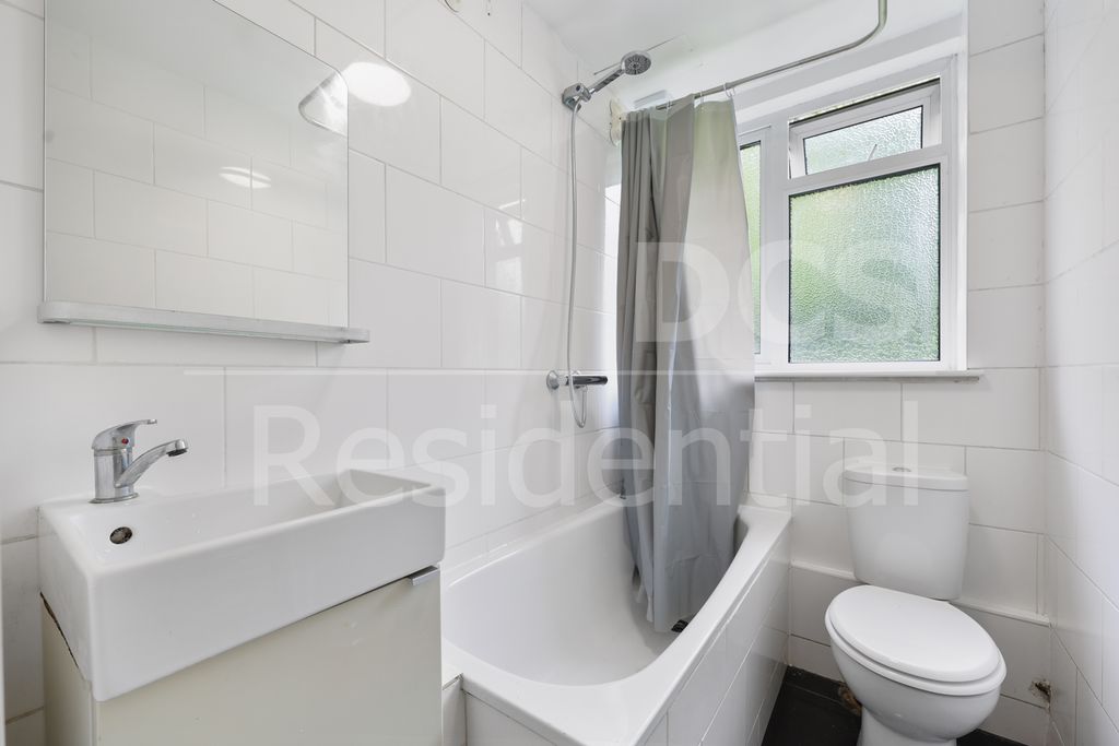 Property photo 2 of 25