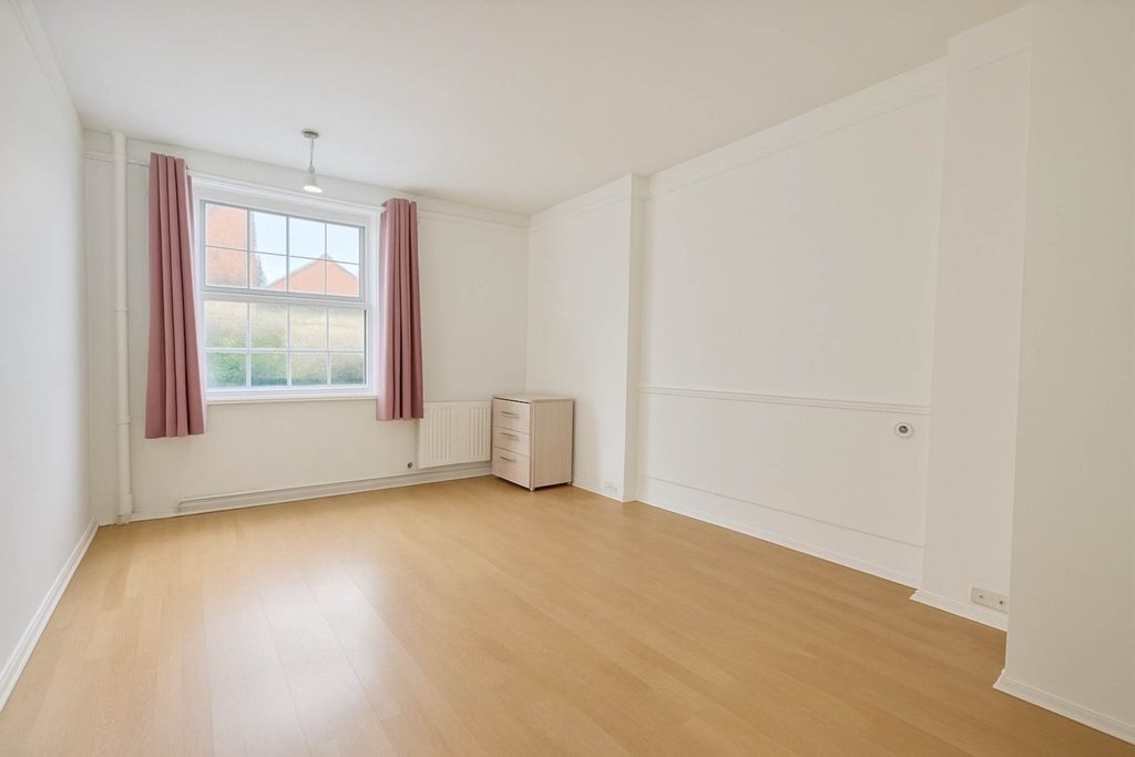 Property photo 2 of 3