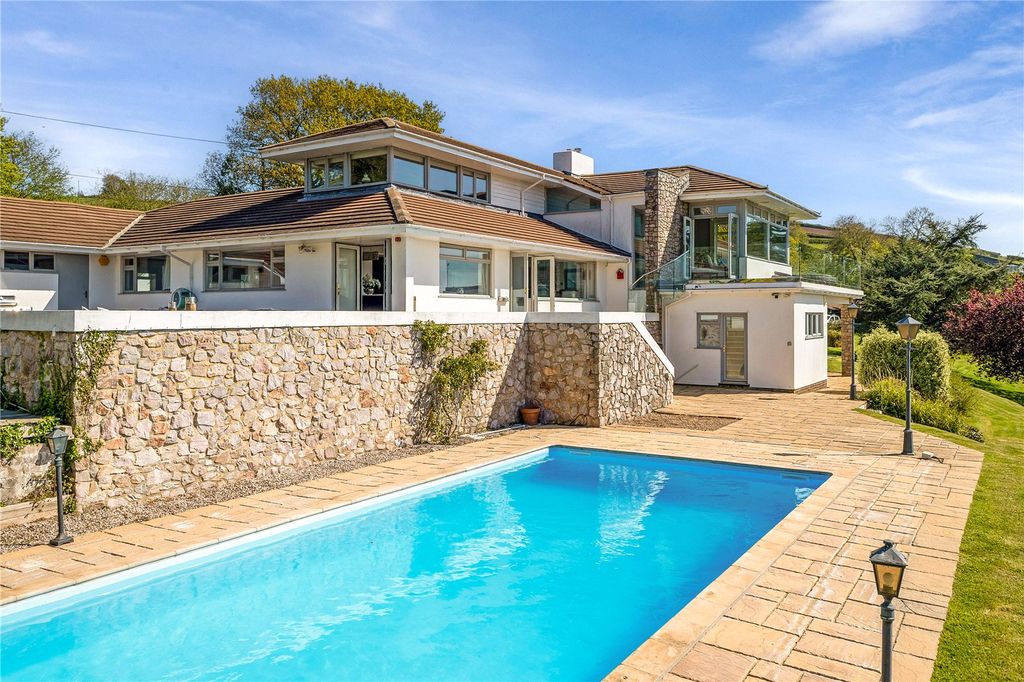 Property photo 2 of 24 Swimming Pool