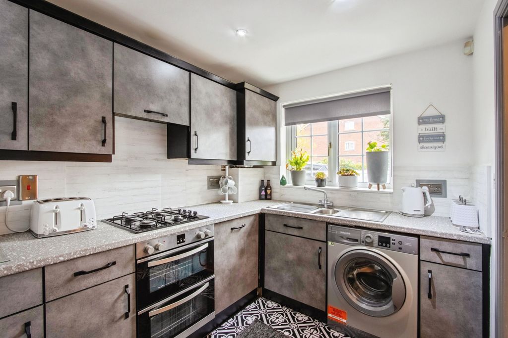 Property photo 2 of 16 Kitchen