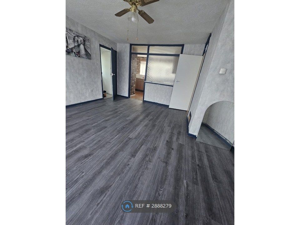 Property photo 1 of 20 Front Room