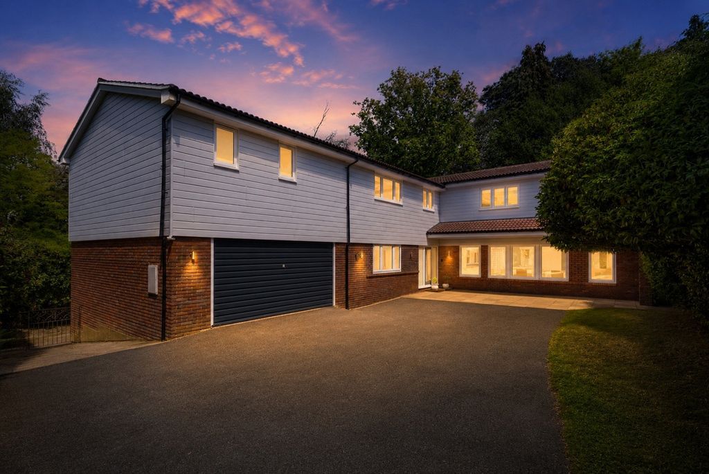 Property photo 1 of 32