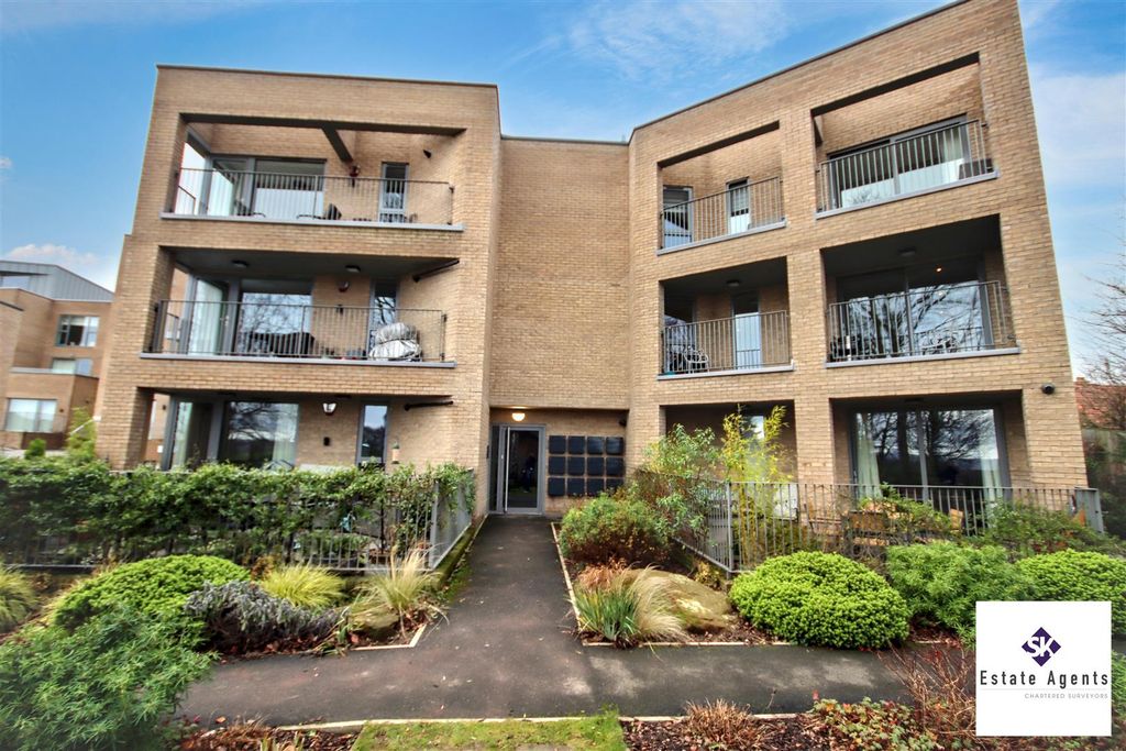 Property photo 1 of 18 Outside