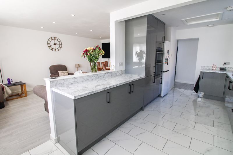 Property photo 3 of 14 Kitchen