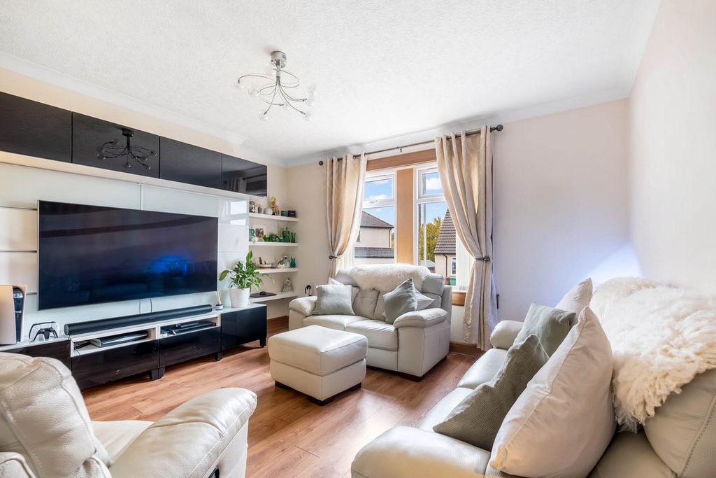 Property photo 3 of 32