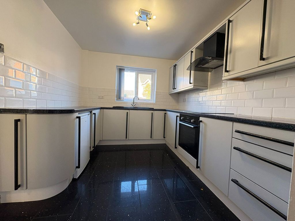 Property photo 2 of 32