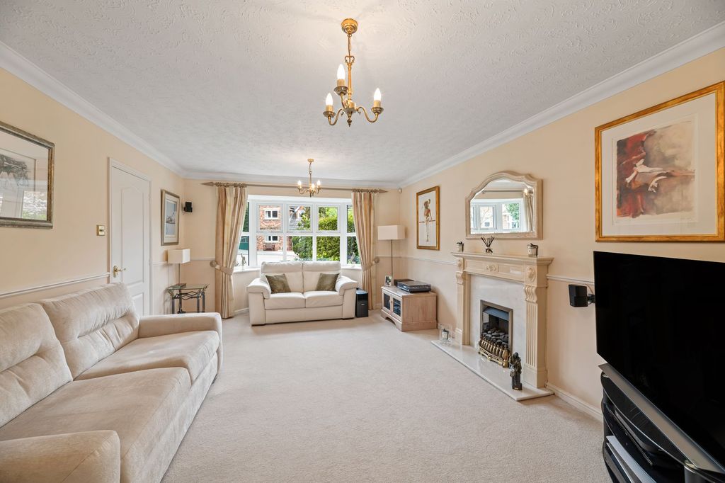 Property photo 2 of 23 Lounge