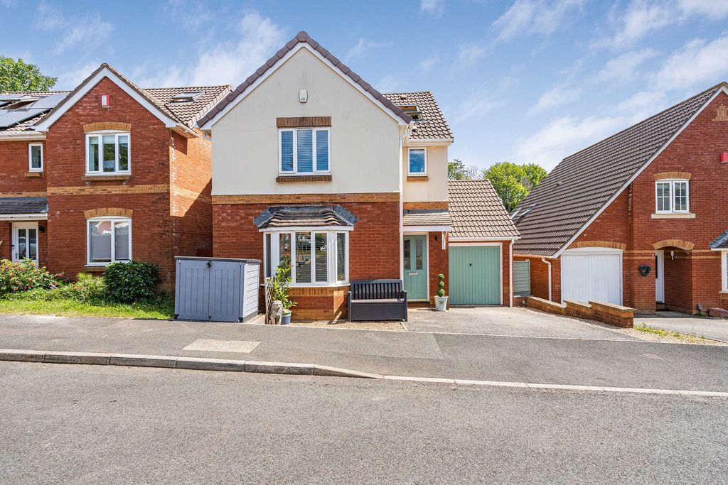 Property photo 1 of 32