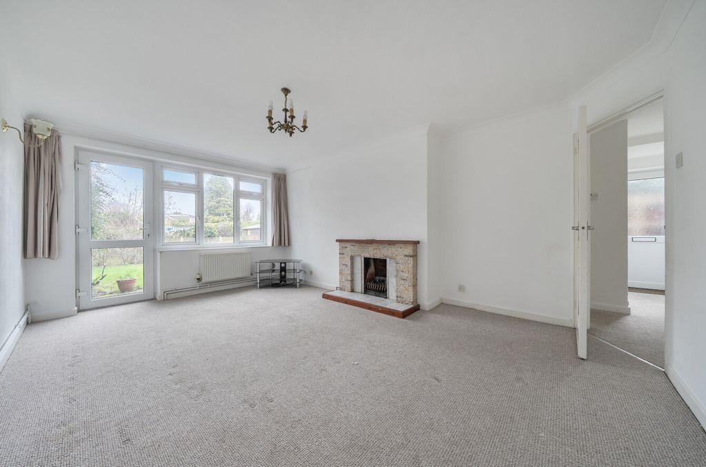 Property photo 2 of 10 Lounge3