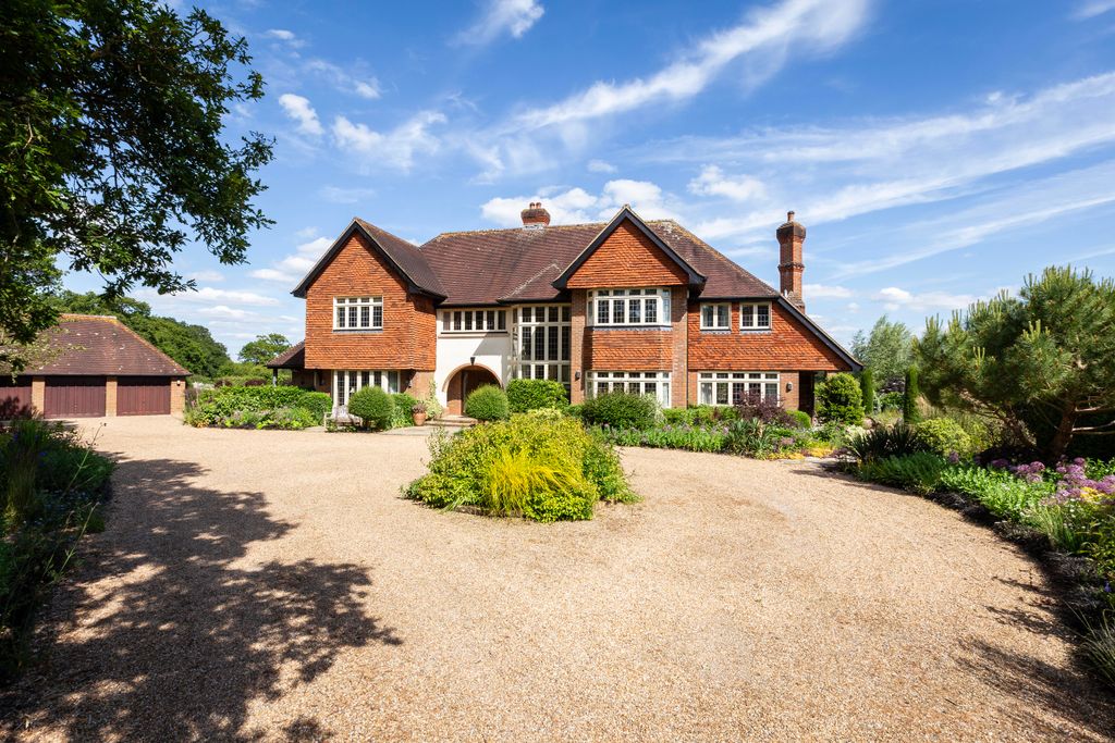 Property photo 2 of 32