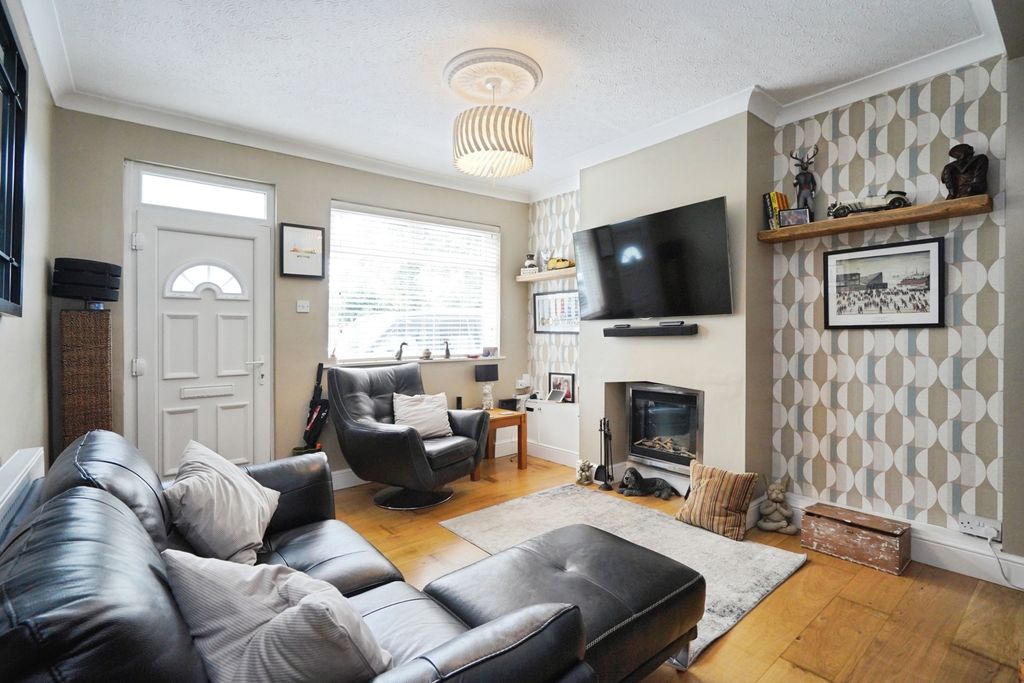 Property photo 3 of 16 Pbox-Img.Jpg