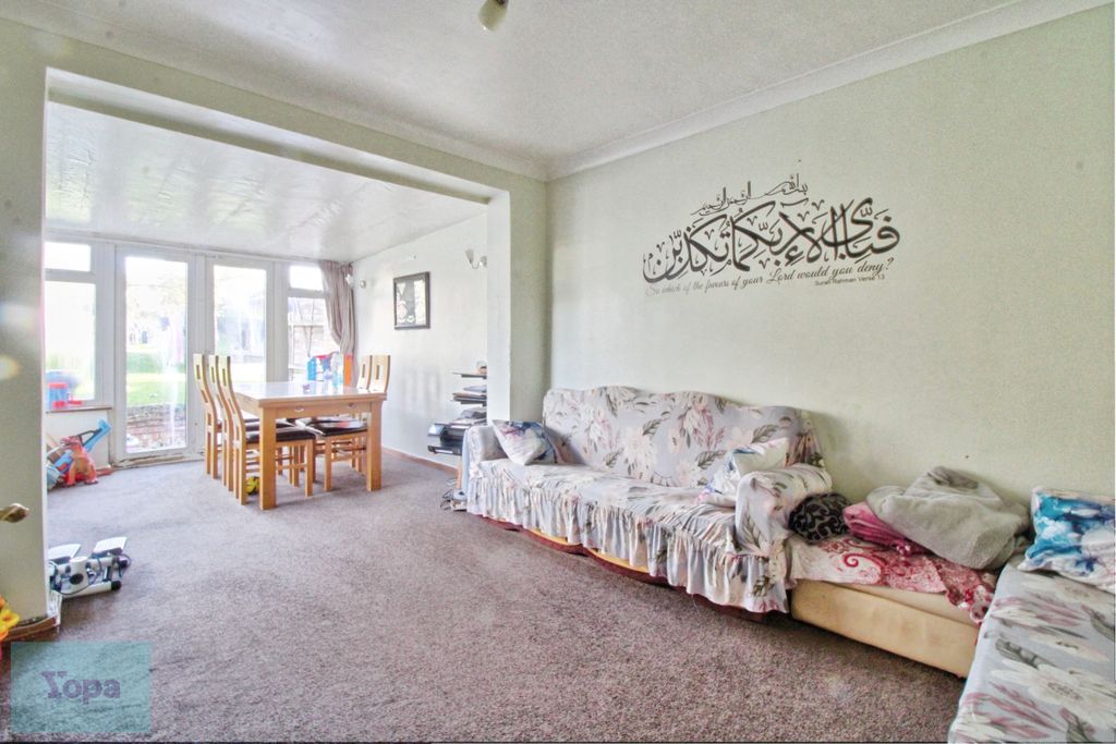 Property photo 2 of 16 38436B09-Dining 20Room 201