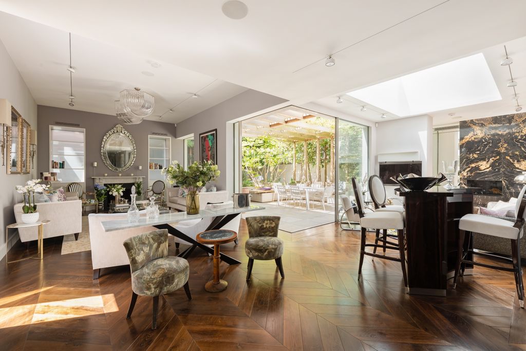 Property photo 2 of 23