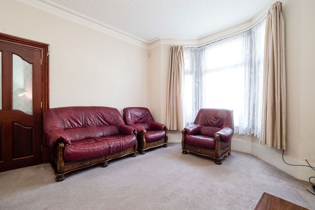 Property photo 3 of 58