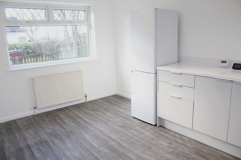 Property photo 3 of 11 Fitted Kitchen Picture 2