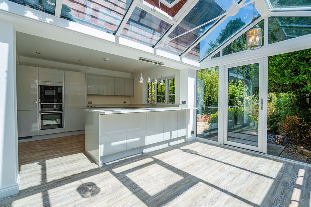 Property photo 2 of 31