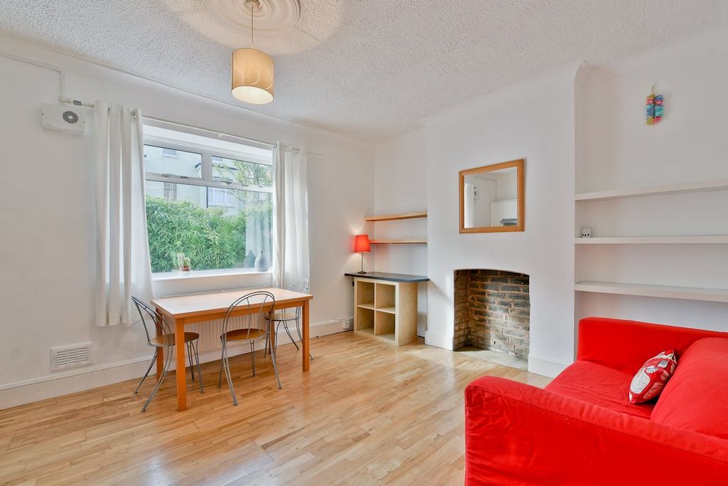 Property photo 1 of 12 Photo 02