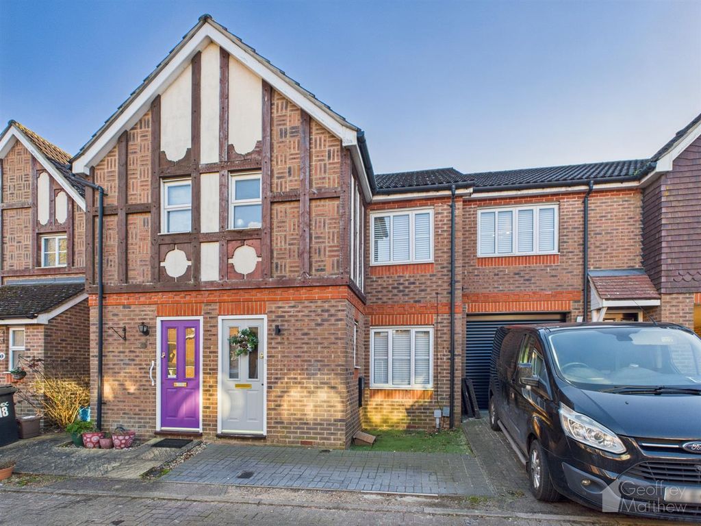 Property photo 1 of 23 16 The Chilterns.Jpg