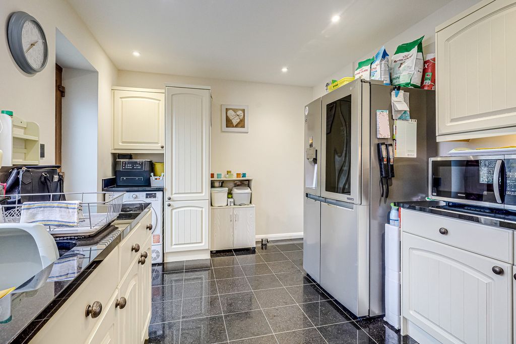 Property photo 3 of 35