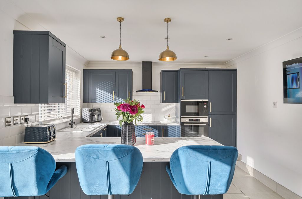 Property photo 2 of 24 137447124690A251d66d93