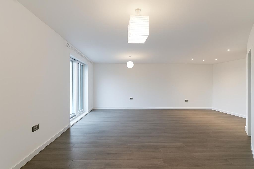 Property photo 3 of 12 Image