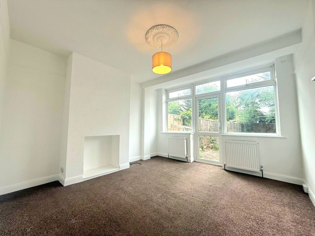Property photo 3 of 11 Dining Room