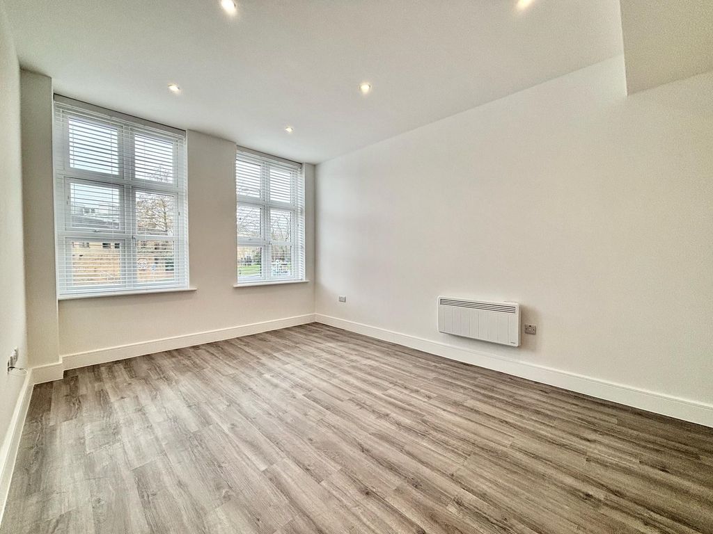 Property photo 1 of 5 Bedroom