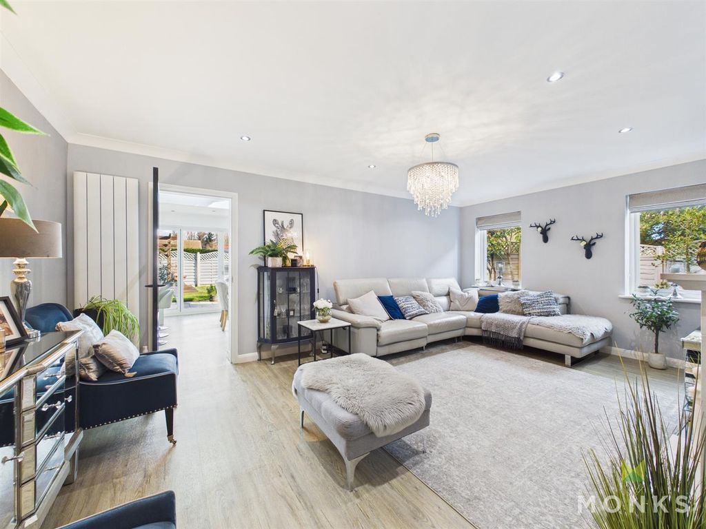 Property photo 3 of 21 Cam01420G0-Pr0839-Still011.Jpg