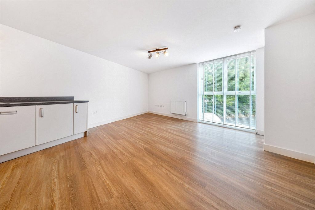 Additional image 9 of 2 bed flat for saleArmistice Gardens, Centenary Way, Penzance, Cornwall TR18