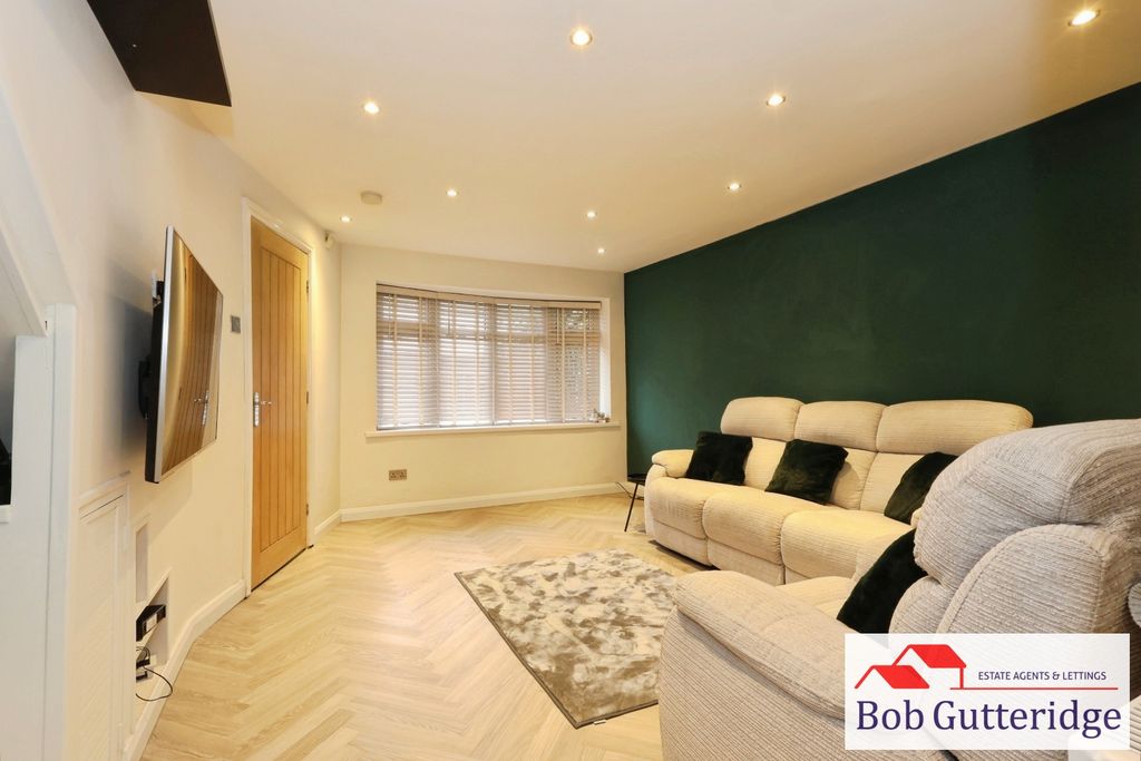 Property photo 2 of 28 Lounge