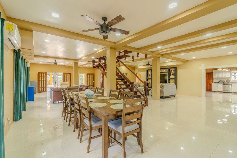 Property photo 2 of 35