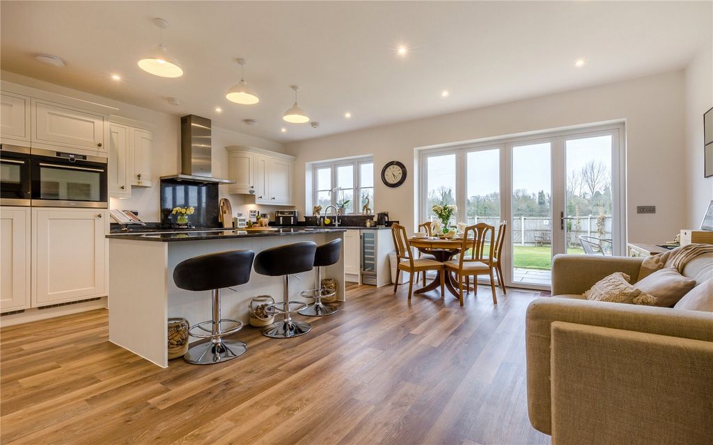 Property photo 3 of 18 Kitchen/Dining Room