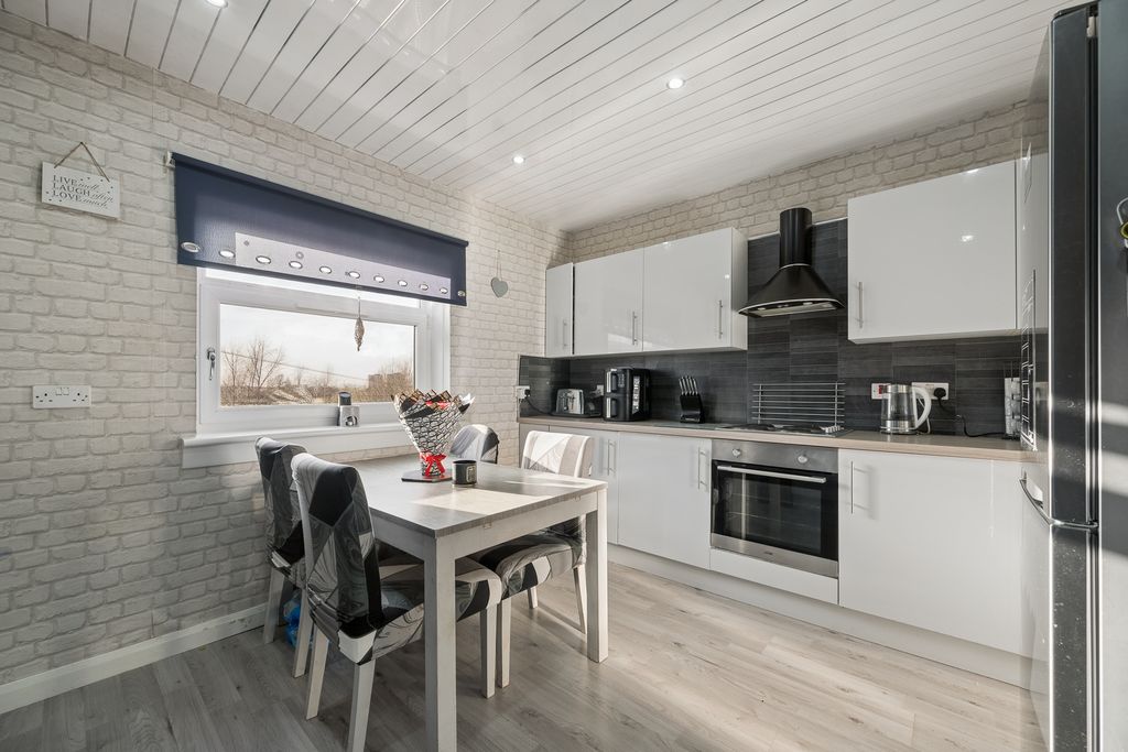Property photo 2 of 15 Kitchen/ Dining Area