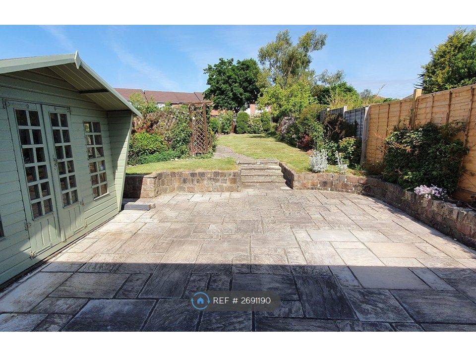 Property photo 2 of 8 Garden