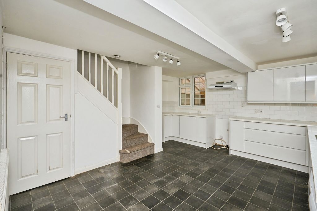 Property photo 3 of 17 Kitchen