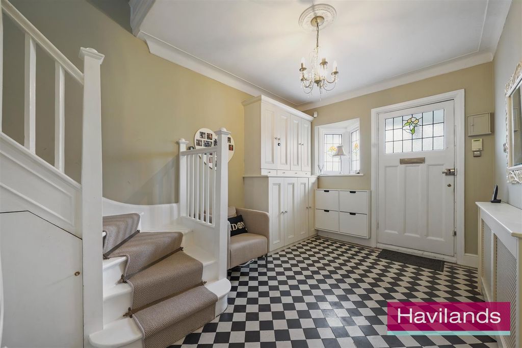 Property photo 3 of 23 Hillfield Park-12.Jpg