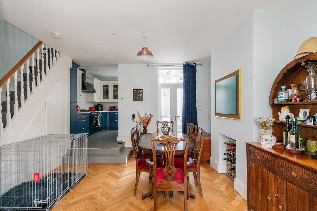 Property photo 3 of 32 6D4Rwh - Dining Room A.Jpg