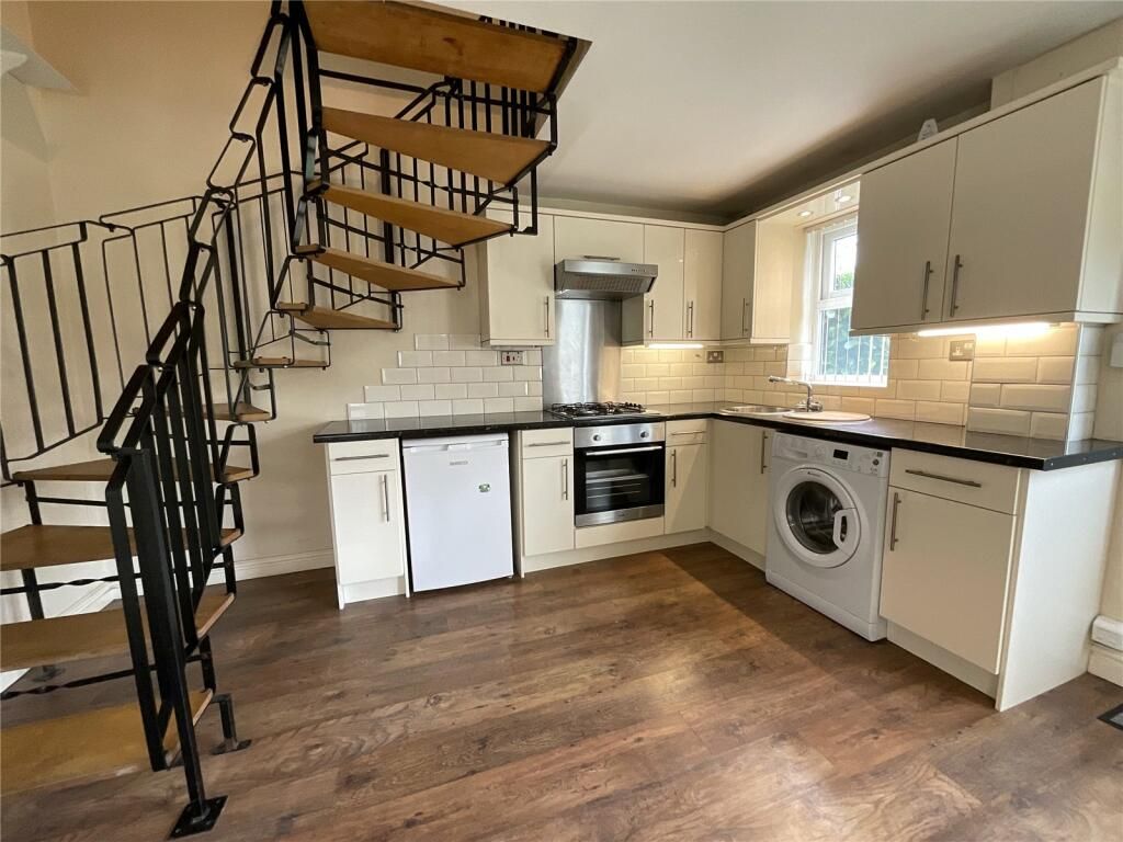 Property photo 3 of 6 Kitchen