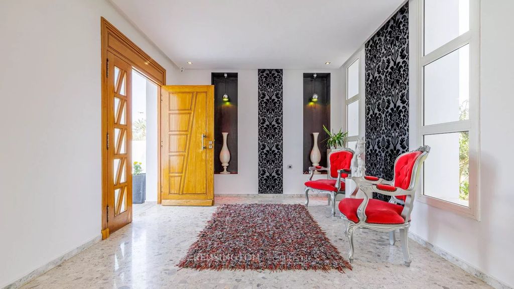 Property photo 2 of 20