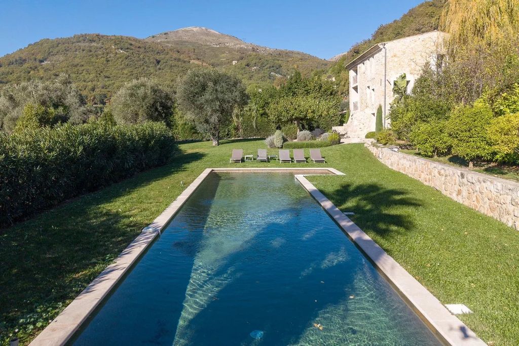 Property photo 2 of 24