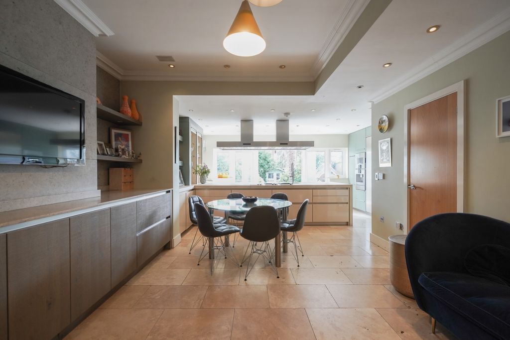 Property photo 3 of 15 5566104