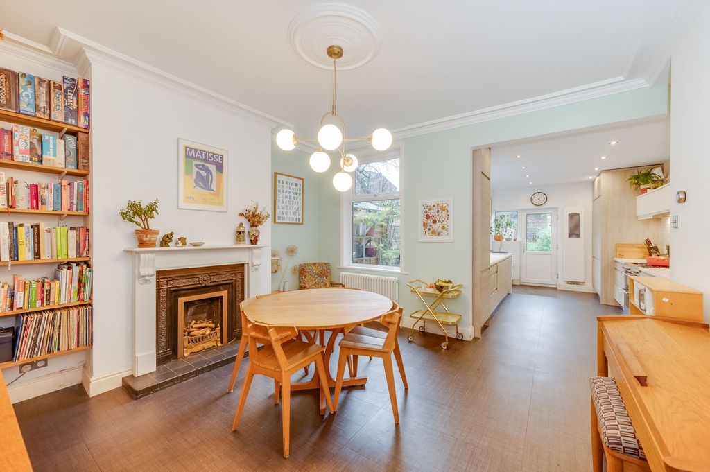 Property photo 3 of 31