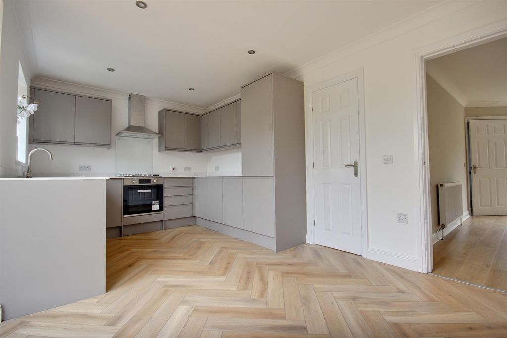 Property photo 3 of 14 Malton Mews (12).Jpg