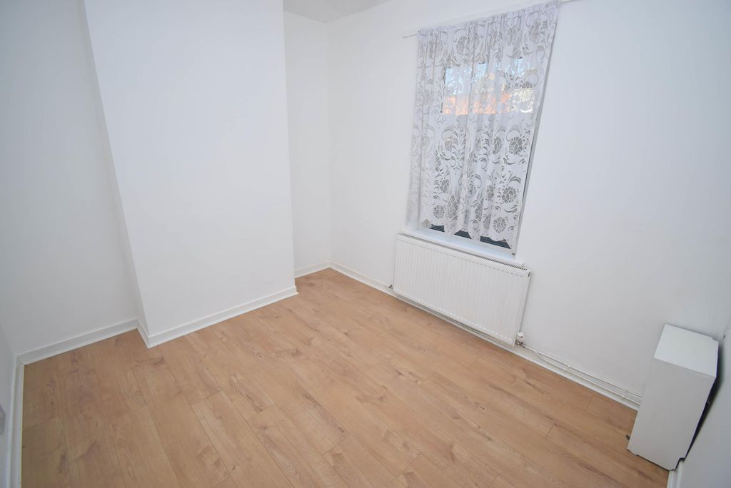Property photo 2 of 12 Image