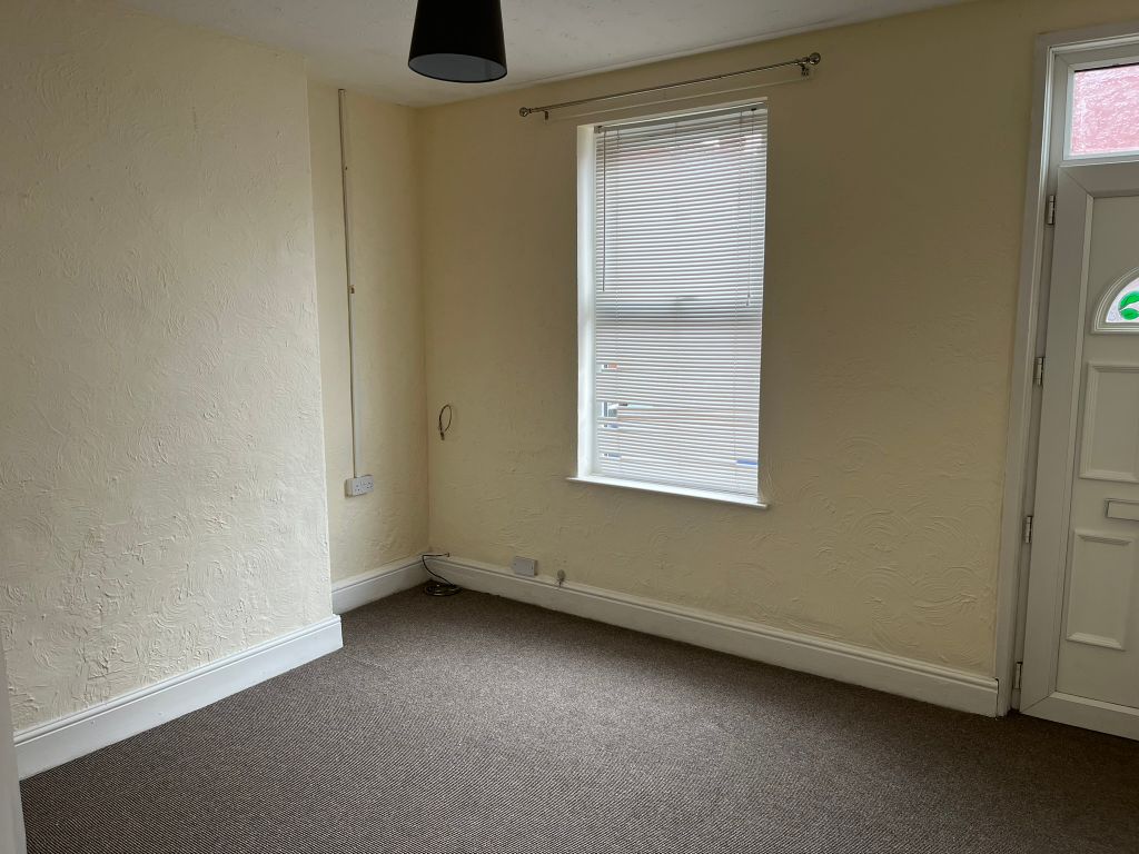 Property photo 2 of 10 Living Room