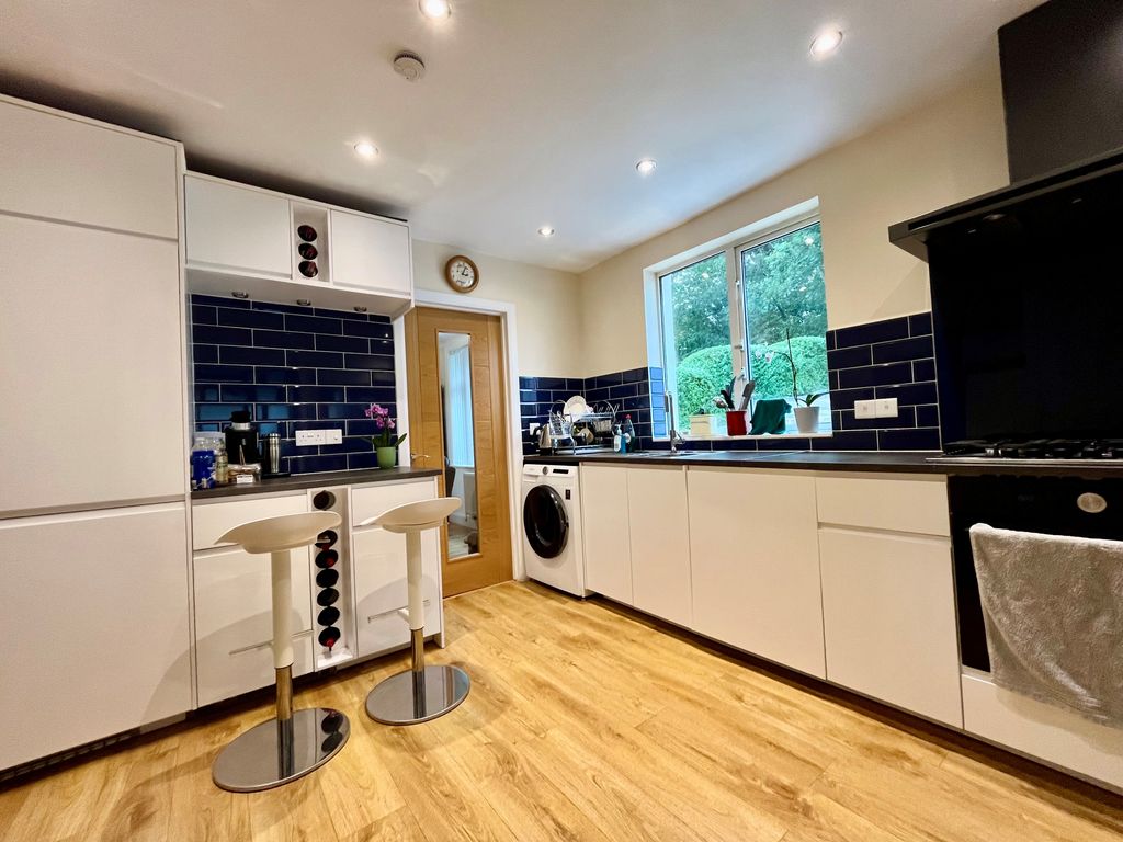 Property photo 2 of 12 Image