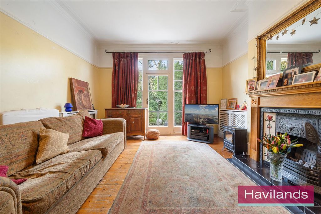 Property photo 3 of 22 Dryden Road-6.Jpg