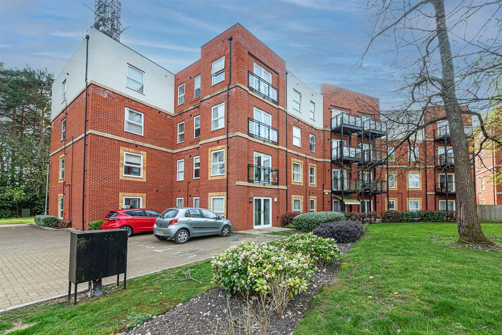 Property photo 1 of 19 55 Edrich Grange (19).Jpg